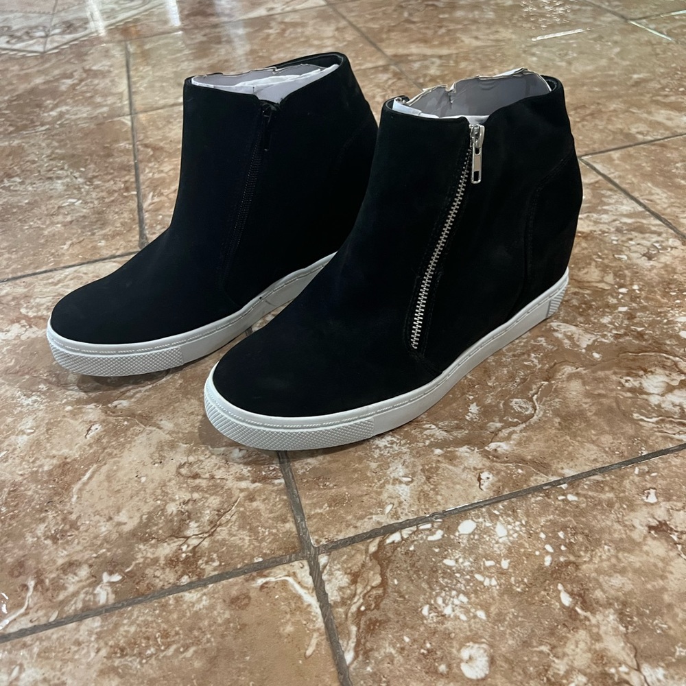 Women's black wedge sneakers size 11